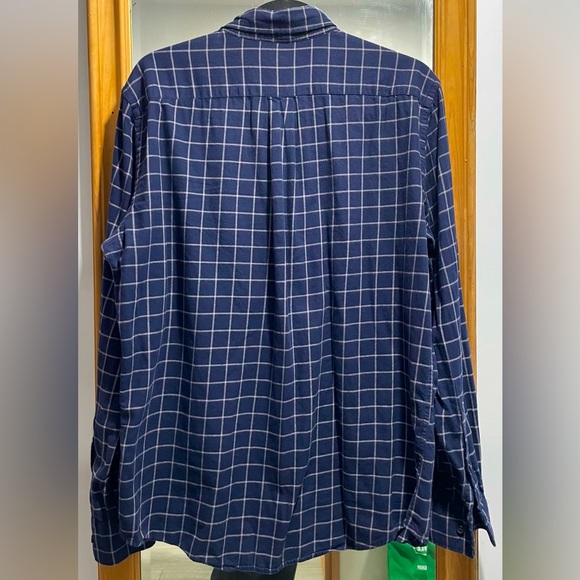 Uniqlo button up long sleeves shirt, with minimal flannel pattern. - Picture 3 of 4